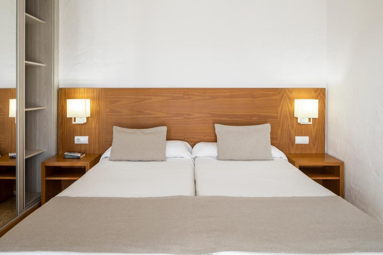 Apartamentos El Moro San Antonio  Exteriör bild