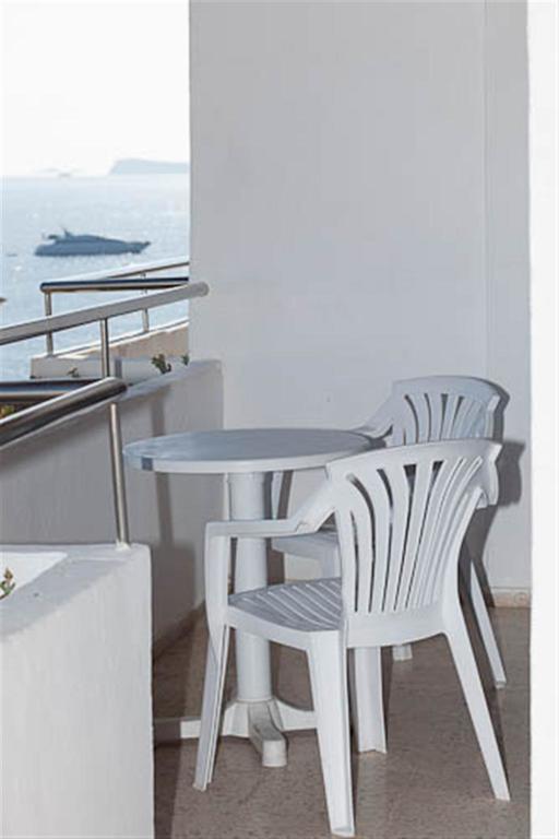 Apartamentos El Moro San Antonio  Exteriör bild