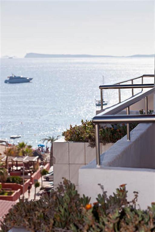 Apartamentos El Moro San Antonio  Rum bild