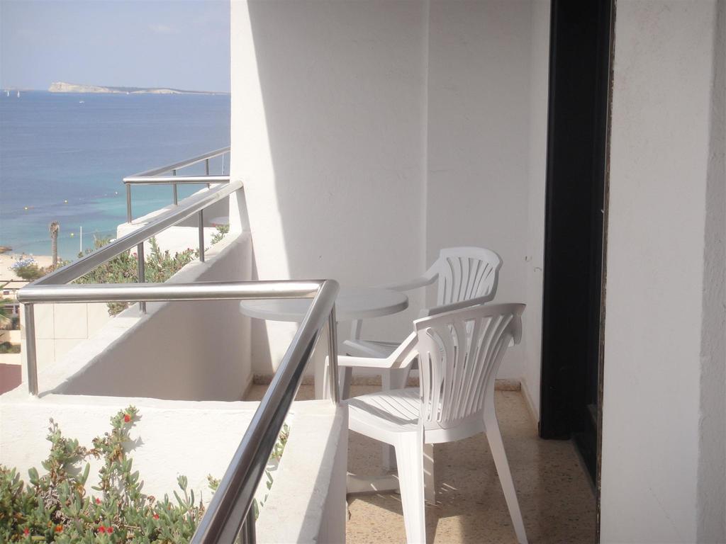 Apartamentos El Moro San Antonio  Rum bild