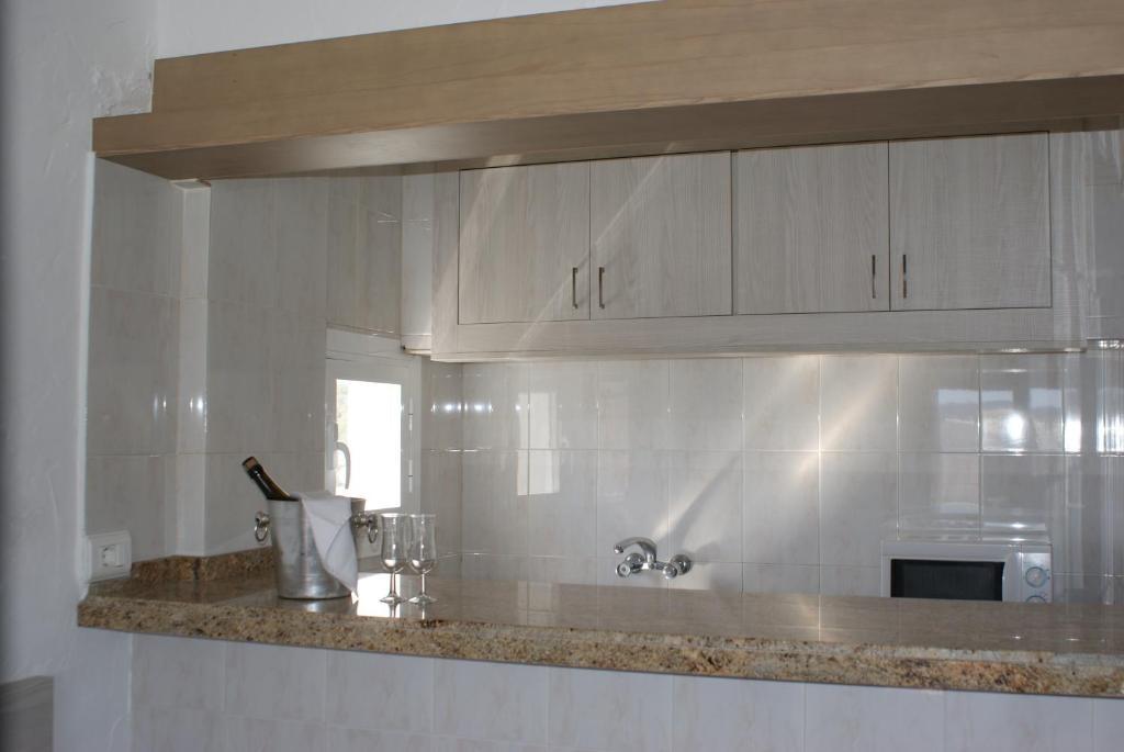 Apartamentos El Moro San Antonio  Rum bild