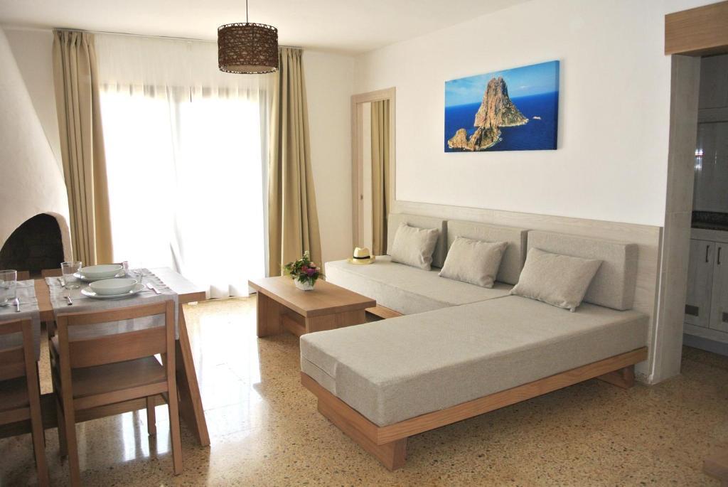 Apartamentos El Moro San Antonio  Exteriör bild
