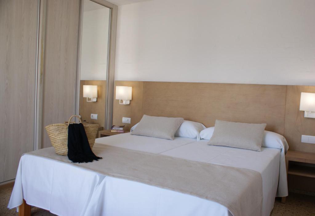 Apartamentos El Moro San Antonio  Exteriör bild